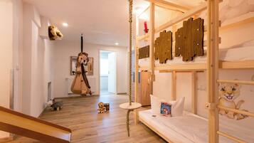 Suite | Pengeskab på værelset, individuelt design, individuel indretning