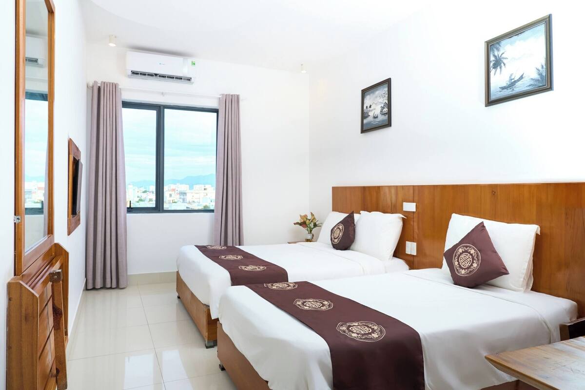 City Triple Room | 1 bedroom, Egyptian cotton sheets, premium bedding, minibar