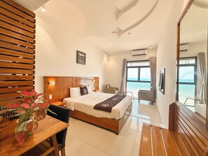 Deluxe Double Room, Ocean View | Egyptian cotton sheets, premium bedding, minibar, in-room safe - Da Nang Bay Hotel (Da Nang)