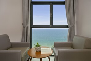 Näkymä rannalle/valtamerelle