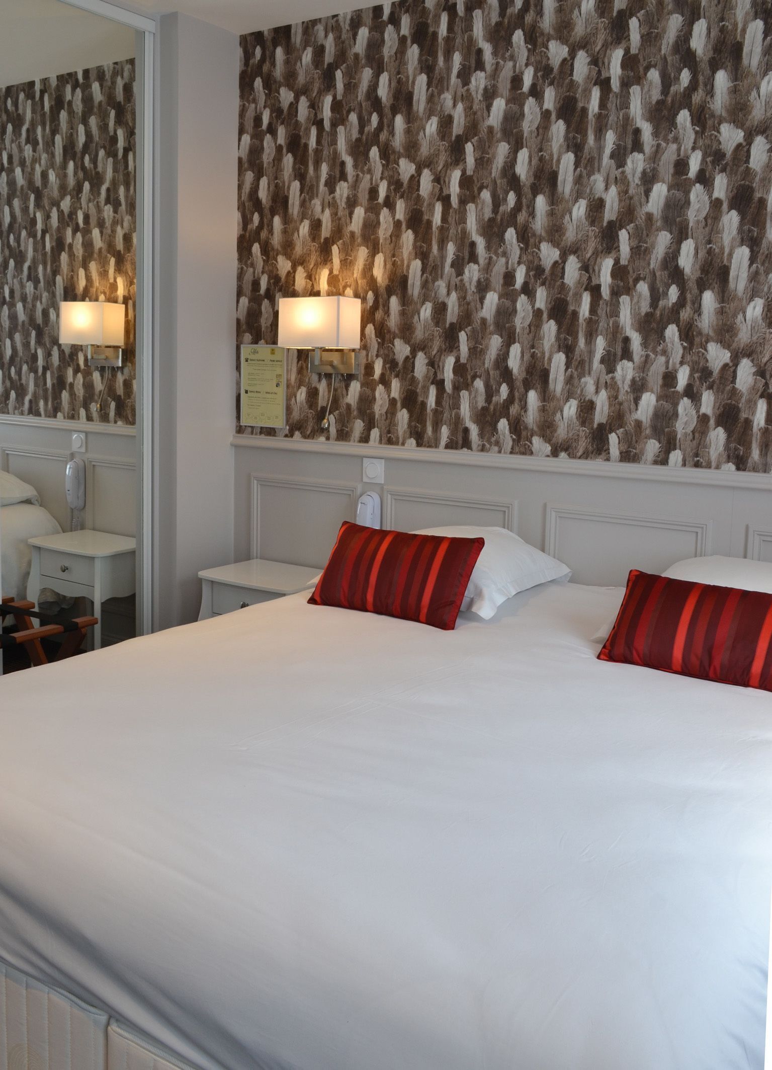 Premium bedding, in-room safe, desk, laptop workspace