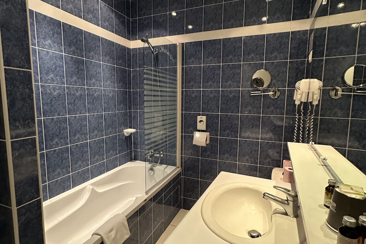 standard double room, 1 double bed | bathroom | shower, free toiletries, hair dryer, towels