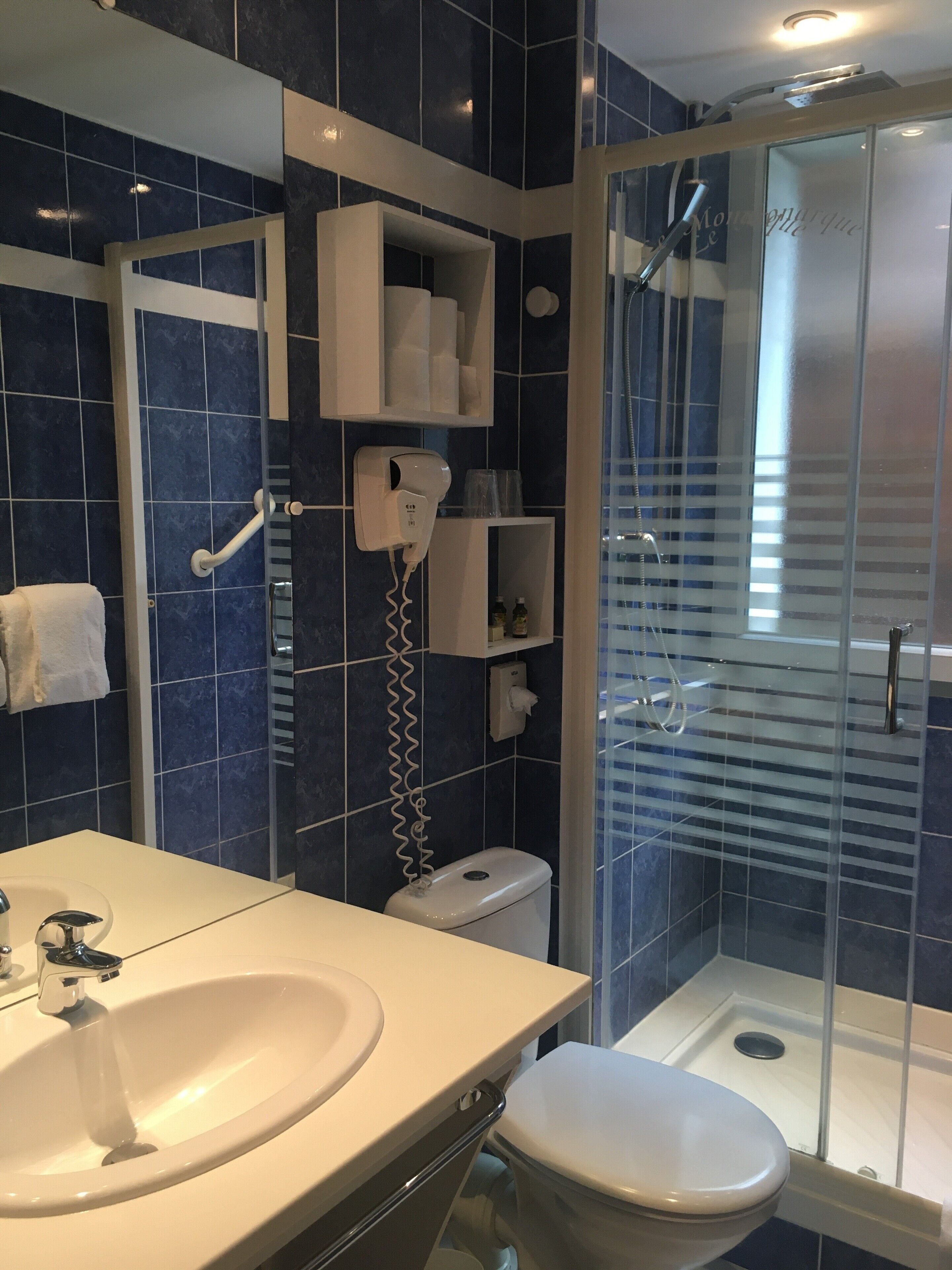 twin room | bathroom | shower, free toiletries, hair dryer, towels