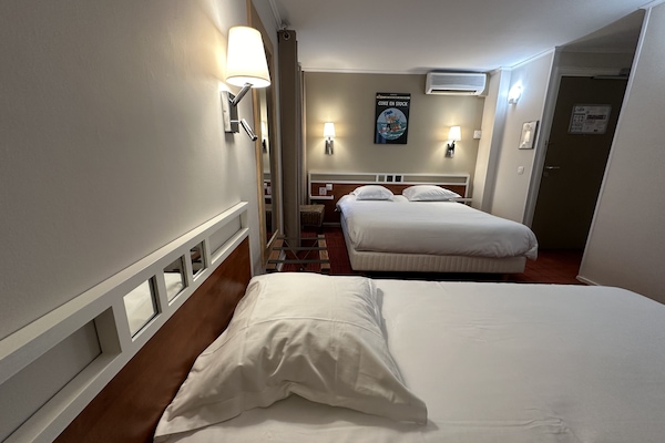 Literie de qualité supérieure, coffres-forts dans les chambres, bureau