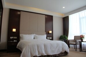 Business King Room | Minibar, desk, blackout curtains, free WiFi