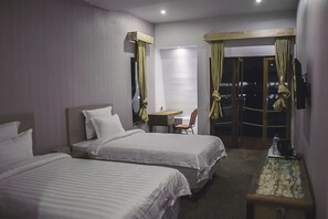 Villa Deluxe | Escritorio, cortinas blackout y wifi gratis 