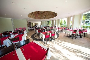Breakfast, lunch and dinner served - Royal Palm Beach Hotel (Bodrum)