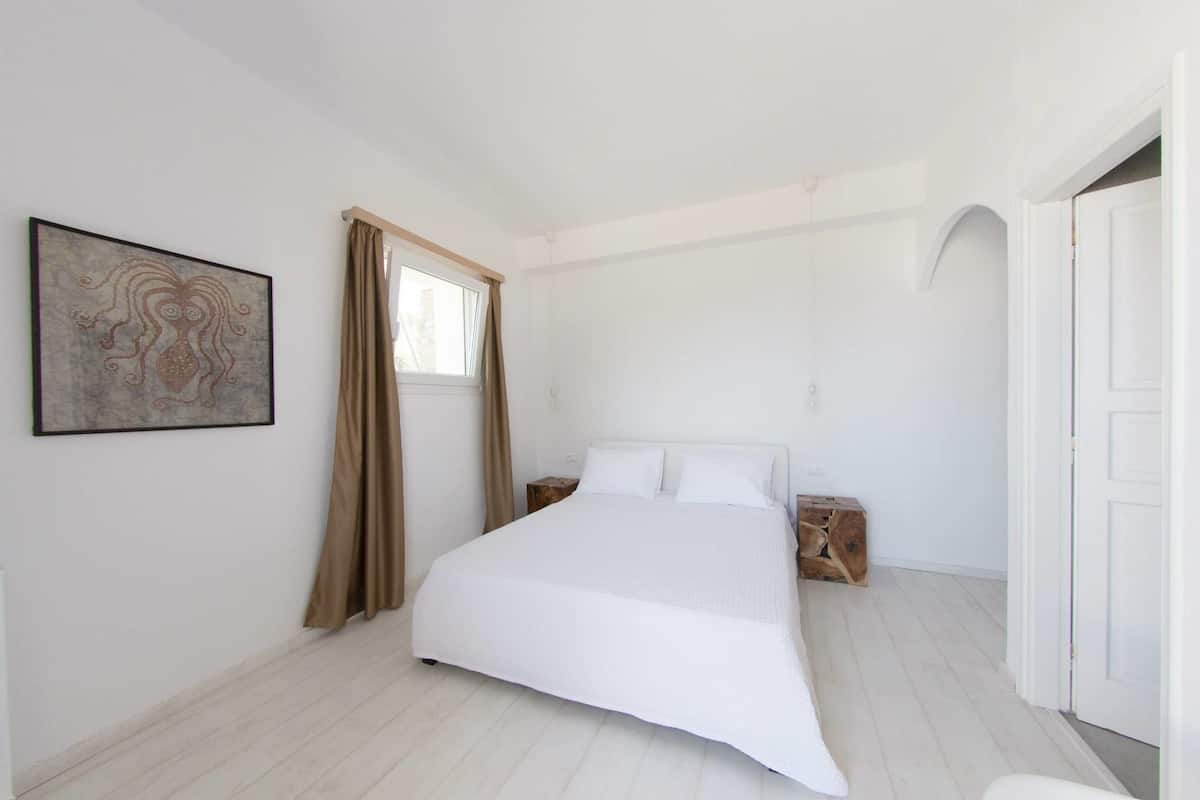 Habitación estándar, vista al mar | Caja de seguridad en la habitación y tabla de planchar con plancha