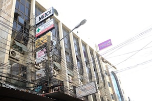 Exterior - The Mixx Hostel (Bangkok)