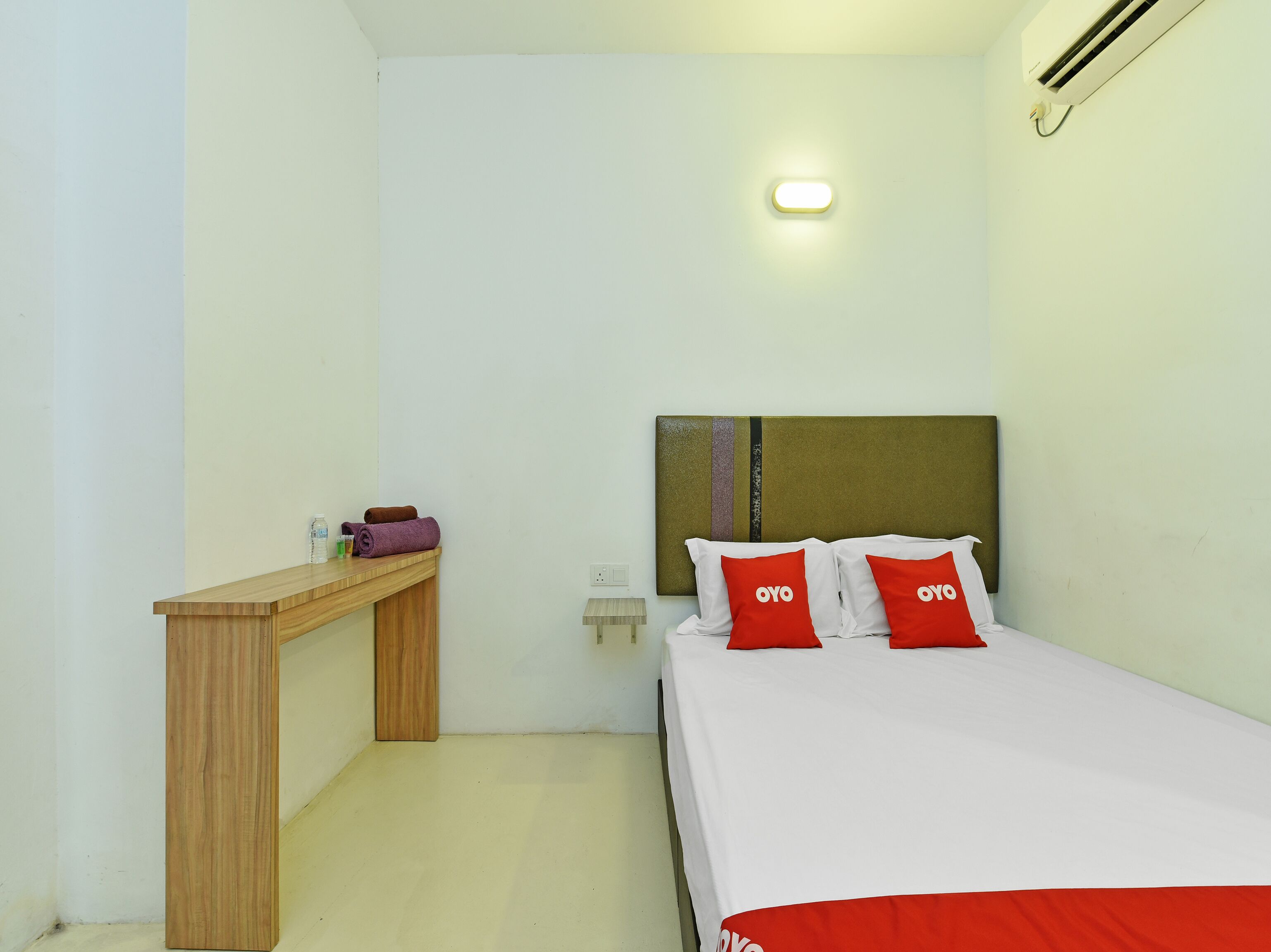 deluxe double room | free wifi, bed sheets