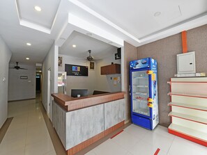 Reception - Super OYO Capital O 90556 Hotel Cherita Rooms (Kuantan)