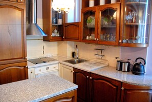 Classic Apartment, 1 Bedroom, Kitchen, Garden Area | Private kitchen | Fridge, oven, stovetop, dishwasher