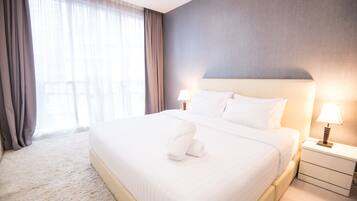 2 kamar tidur, meja kerja, setrika/meja setrika, dan Wi-Fi gratis