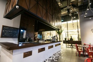 Alimentos y bebidas