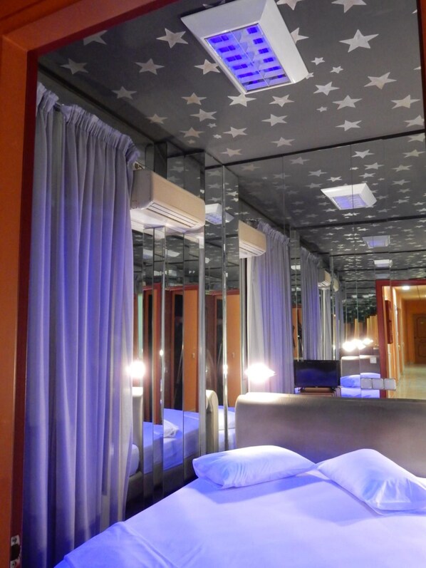 Safe på rommet, lydisolert, wi-fi (inkludert) og sengetøy