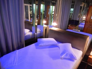 Double Room | In-room safe, soundproofing, free WiFi, bed sheets