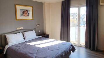 Double Room | In-room safe, soundproofing, free WiFi, bed sheets
