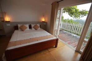 Standard Triple Room, Mountain View | Minibar, in-room safe, individually furnished, desk - Villa Perpetua (Bandarawela)