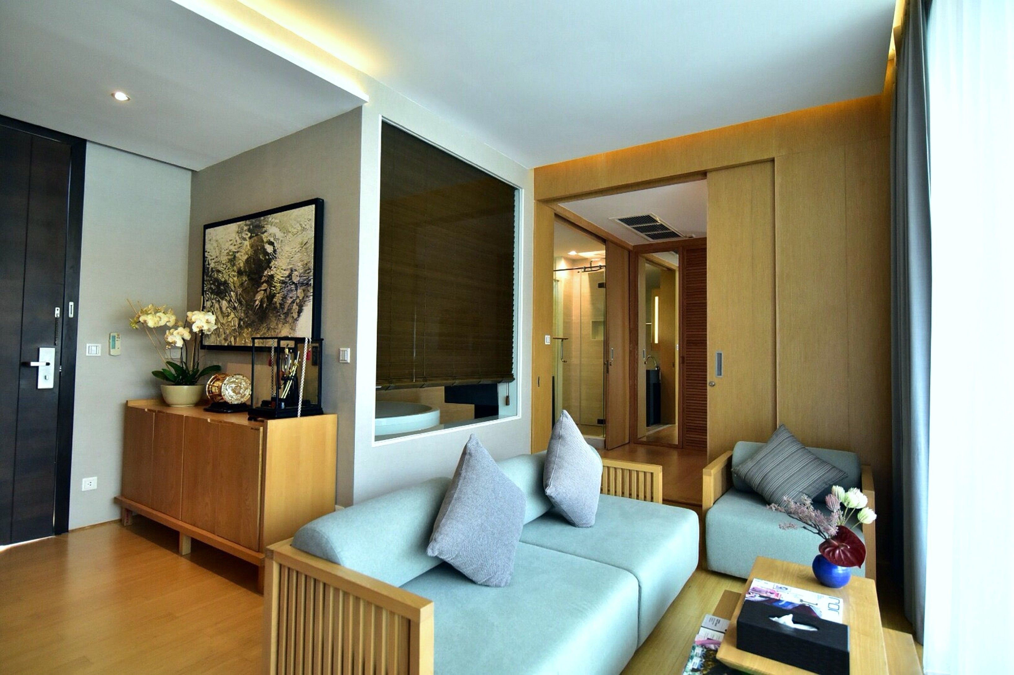 royal suite | living room | flat-screen tv