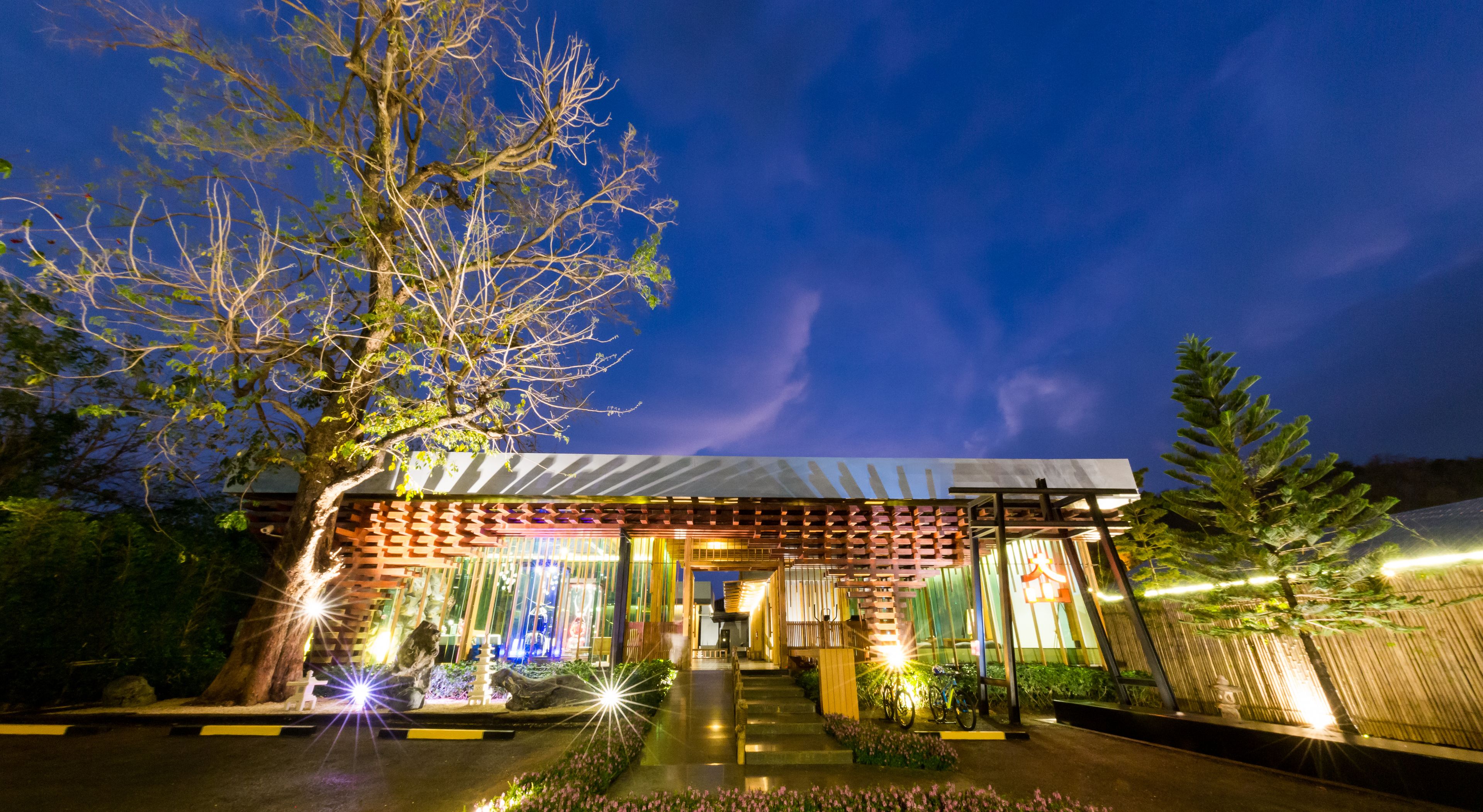 Vista frontal de la propiedad