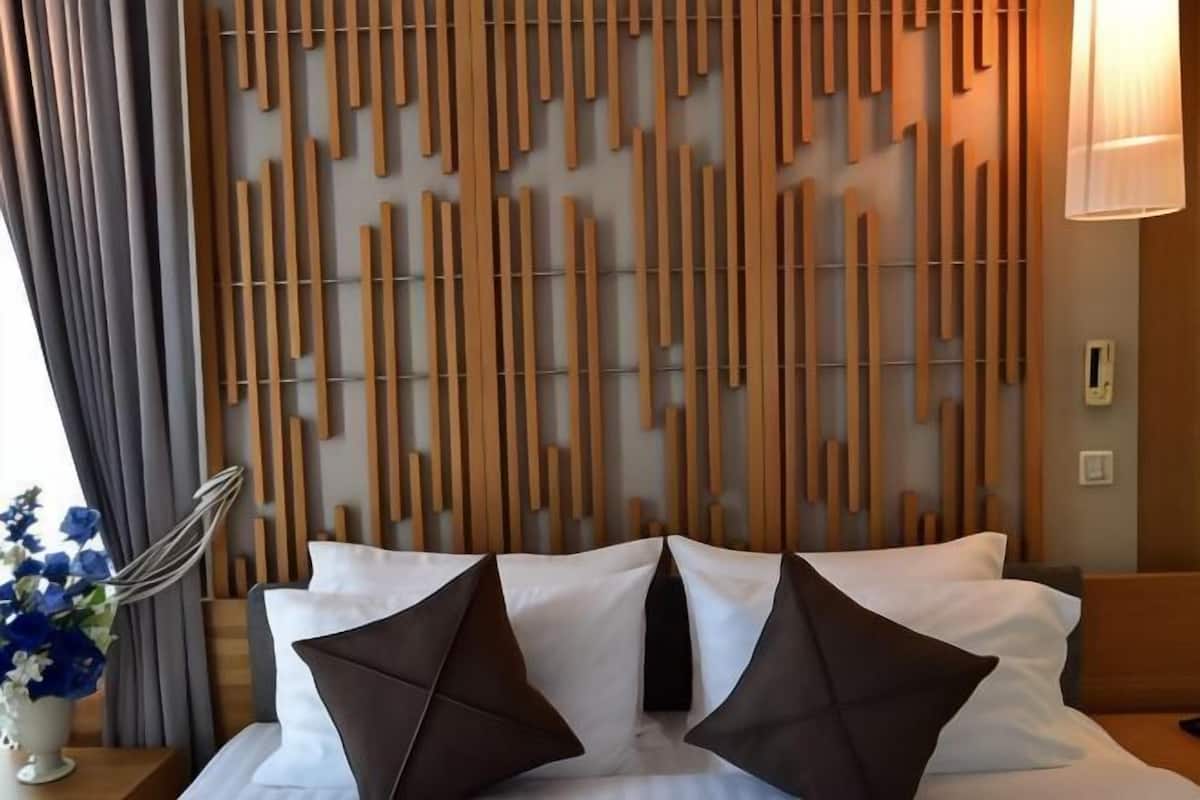 Minibar, in-room safe, desk, blackout curtains