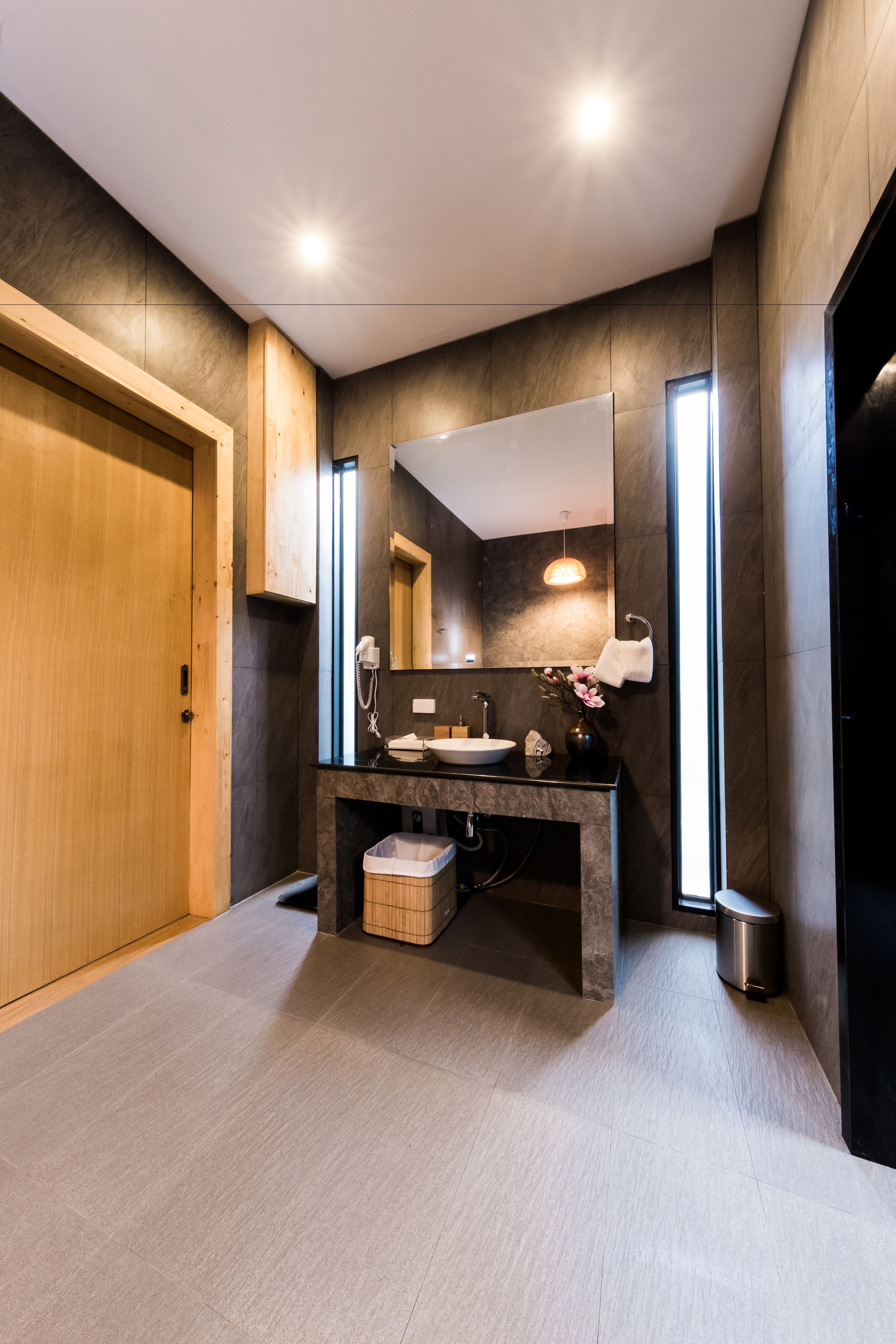 deluxe room | minibar, in-room safe, desk, blackout curtains