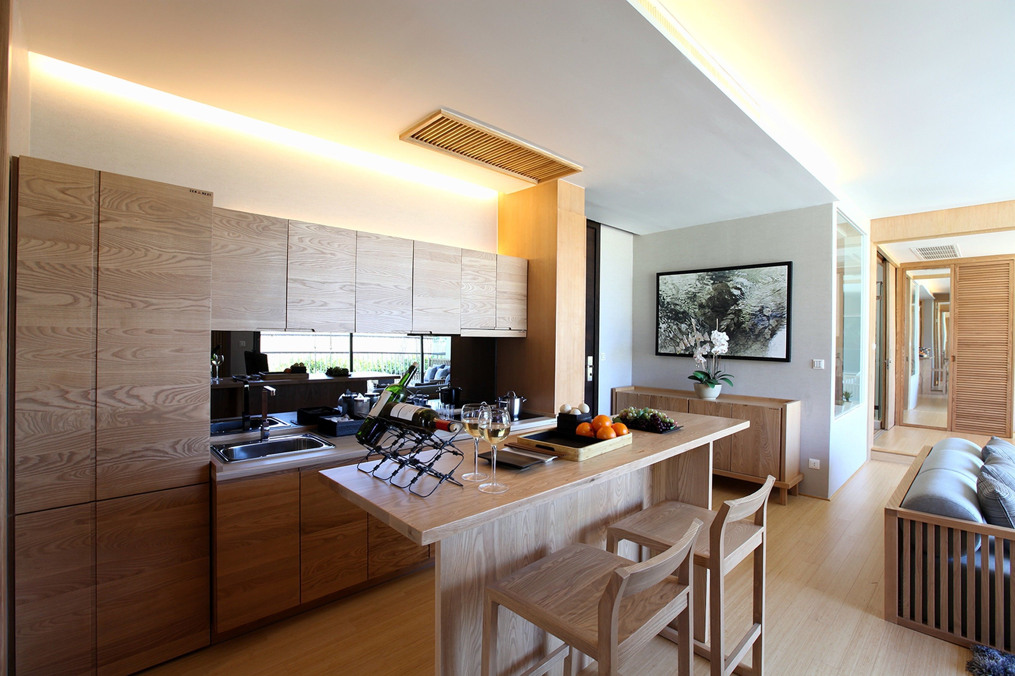 royal suite | minibar, in-room safe, desk, blackout curtains