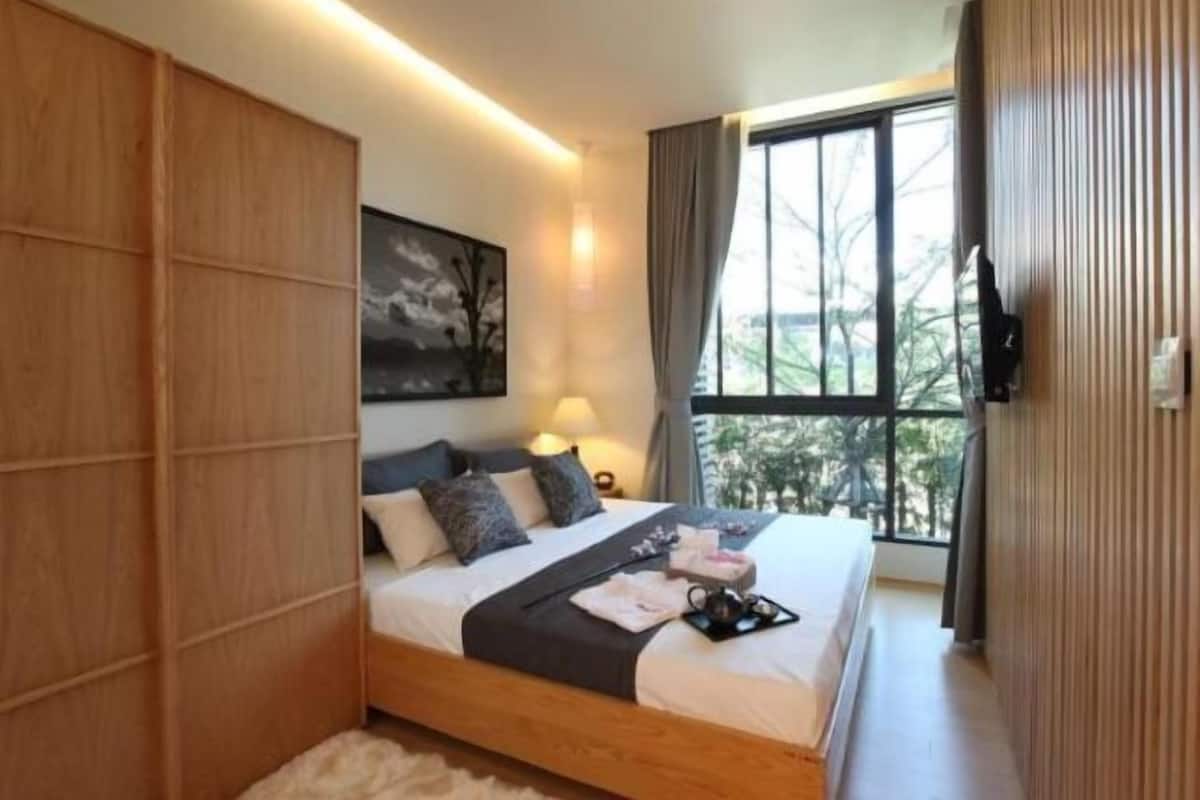 Minibar, in-room safe, desk, blackout curtains