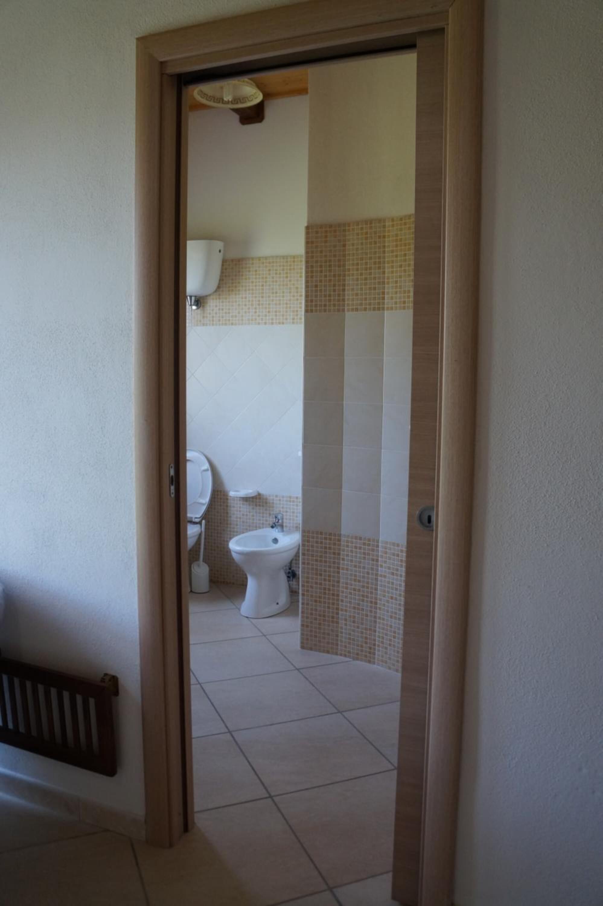 shower, free toiletries, hair dryer, bidet