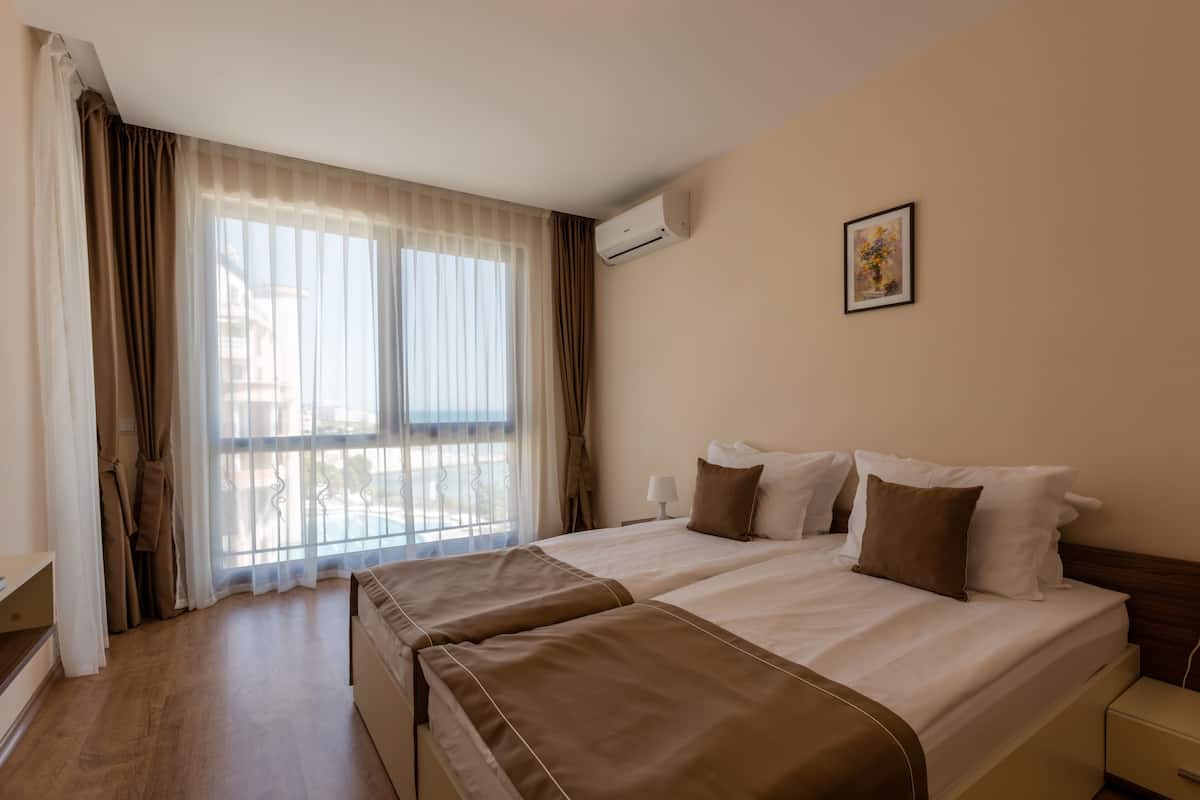 In-room safe, soundproofing, iron/ironing board, cribs (surcharge)