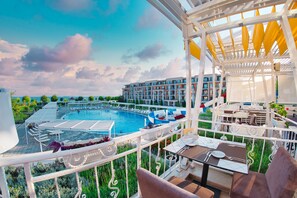 2 restaurants; breakfast, lunch and dinner served  - Premier Fort Beach Hotel (Sveti Vlas)