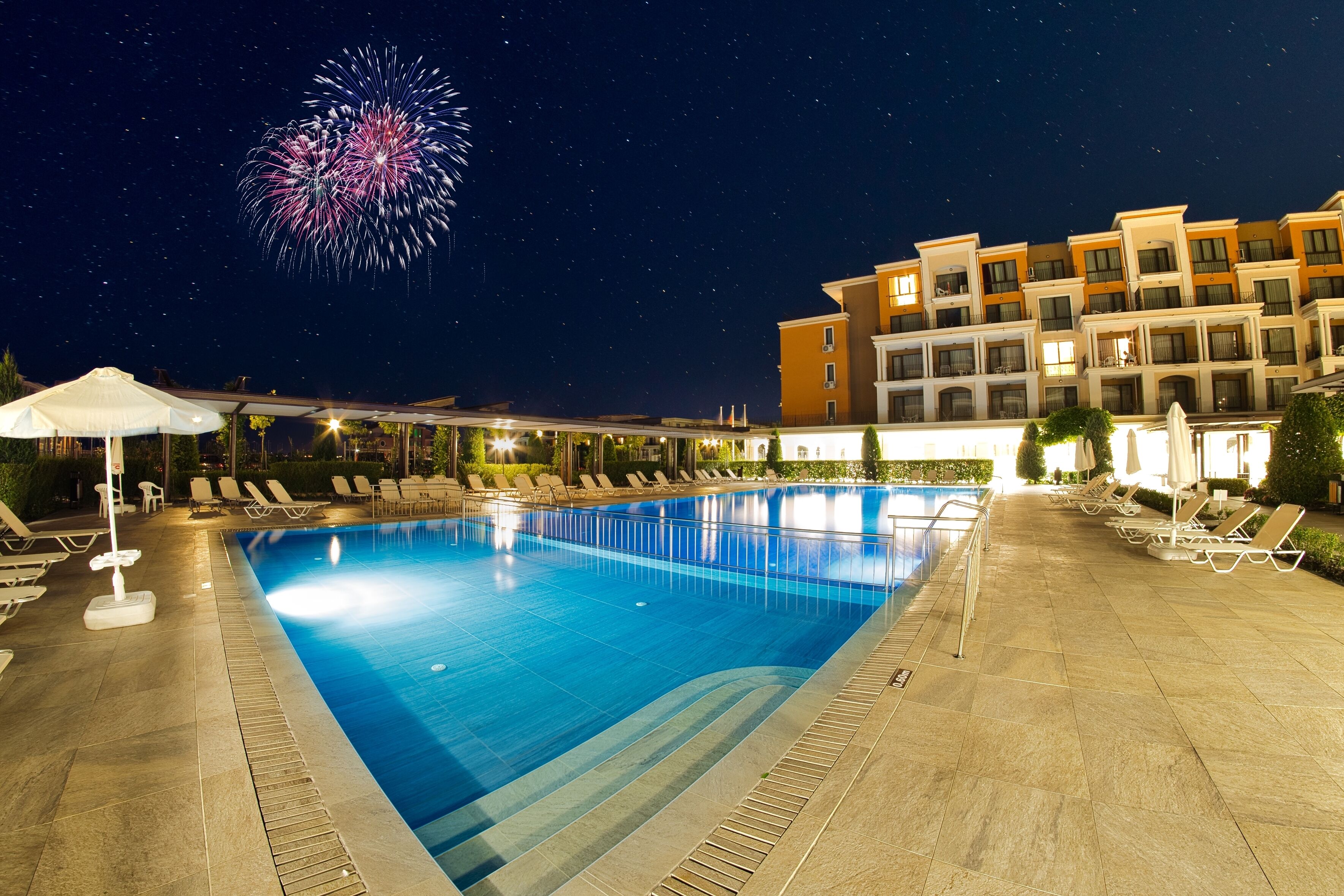 2 outdoor pools