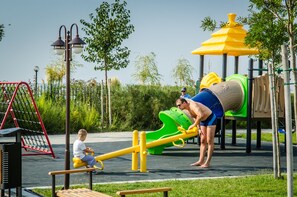 Área de juegos infantiles al aire libre