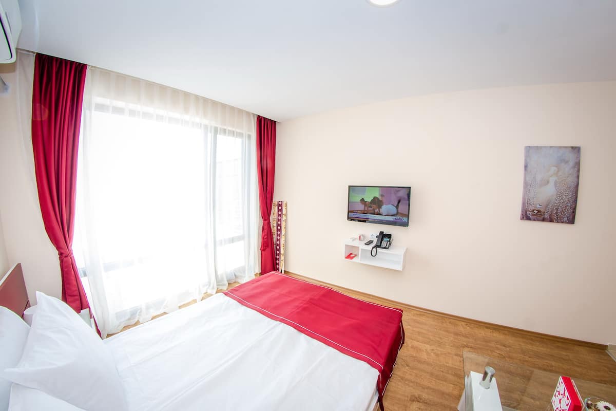 In-room safe, soundproofing, iron/ironing board, cribs (surcharge)