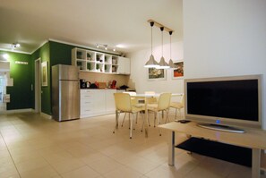 Apartment, 1 Bedroom | In-room dining - Baratero Garden Apartment (Sofia)