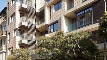 Vista frontal de la propiedad