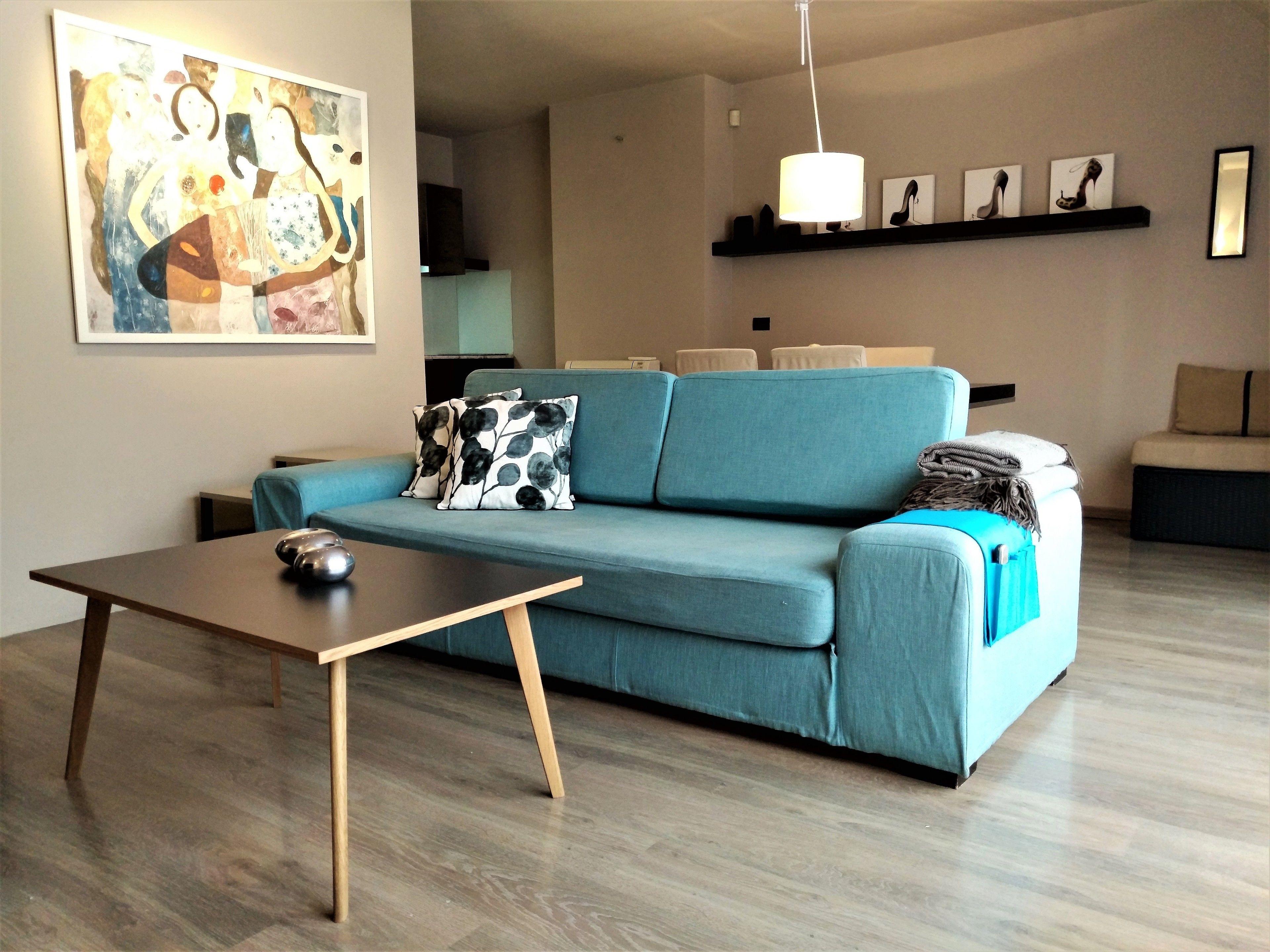 Apartamento superior, 1 quarto, terraço | Área de estar | TV de tela plana