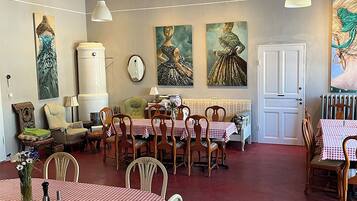 Lokala och internationella rÀtter