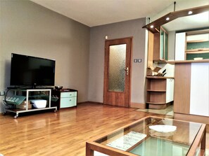 City Apartment, 2 Bedrooms, Kitchen, Corner | Living area