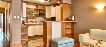 Baratero City Corner II Apartment