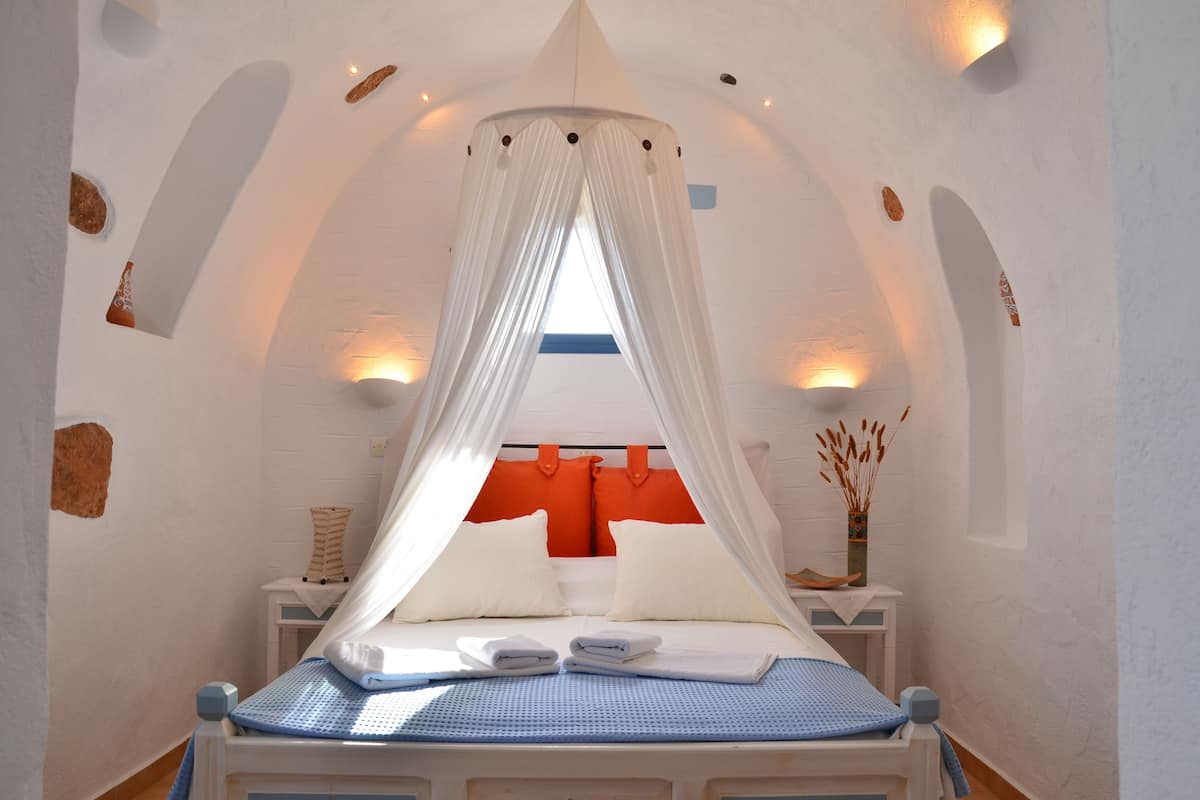 Kamar Double Tradisional, pemandangan laut | Seprai premium, brankas, meja kerja, dan kedap suara