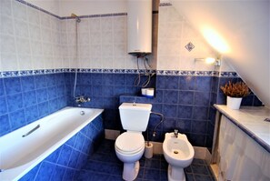 Comfort Apartment, 1 Bedroom, Kitchen | Bathroom | Shower, hair dryer, towels