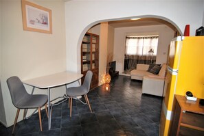 Comfort-Apartment, 1 Schlafzimmer, Küche | Schreibtisch, Bügeleisen/Bügelbrett, kostenloses WLAN, Bettwäsche