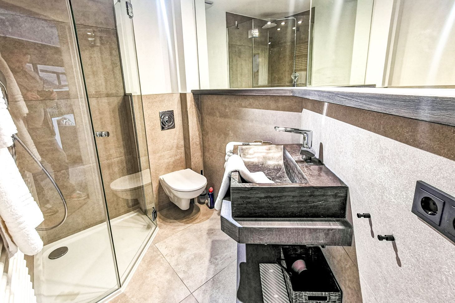 apartment (merret-lassen-hof 7) | bathroom | hair dryer, bathrobes, towels