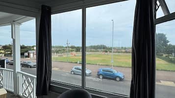 Chambre Triple, salle de bains attenante, vue mer