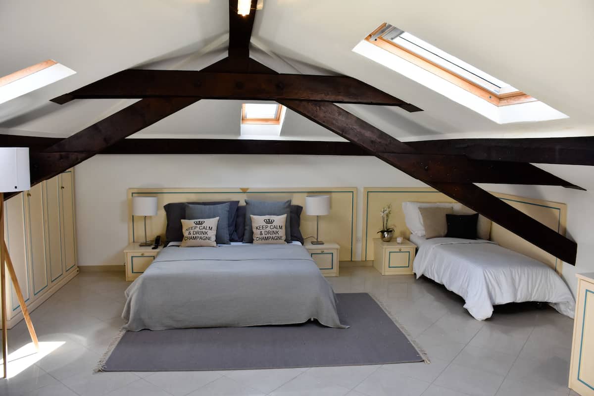 Junior Suite | Premium bedding, minibar, in-room safe, desk