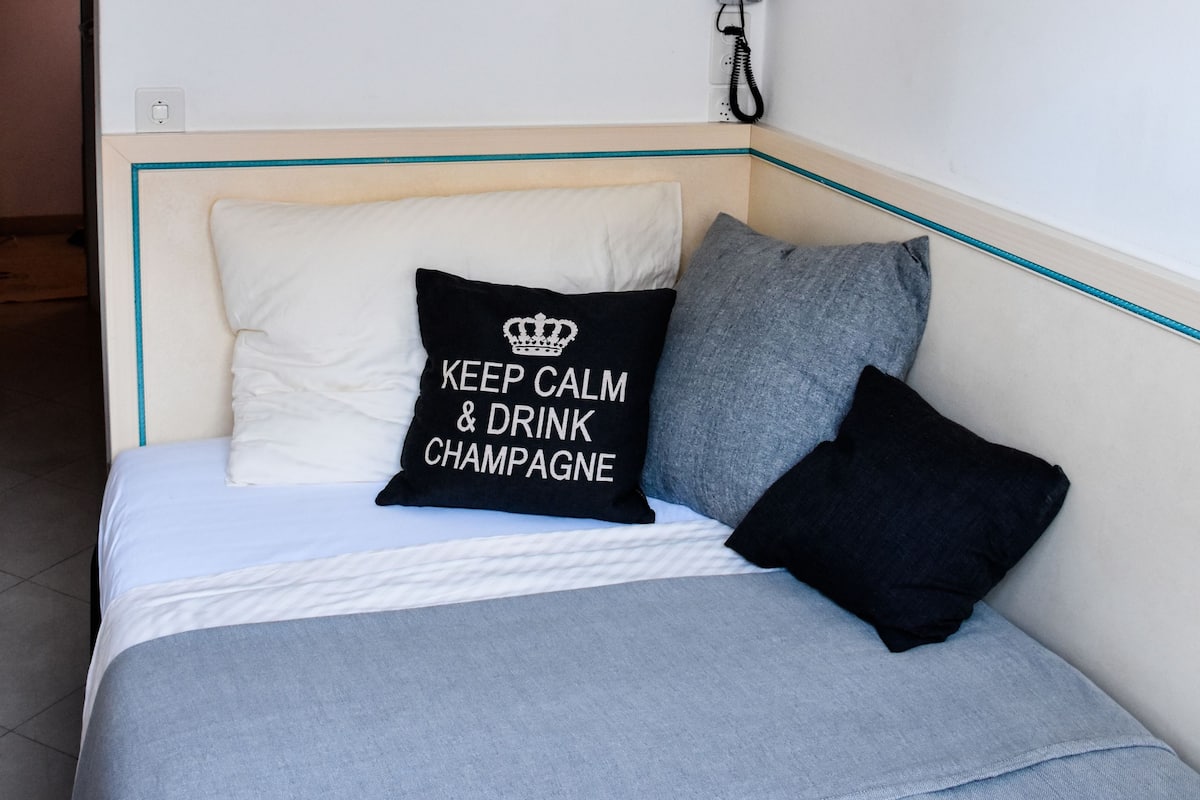 Single Room | Premium bedding, minibar, in-room safe, desk
