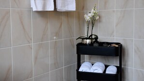 Shower, free toiletries, hair dryer, towels - Albergo Mirador (Ascona)