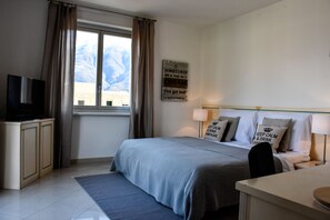 Double Room, Balcony | Premium bedding, minibar, in-room safe, desk - Albergo Mirador (Ascona)
