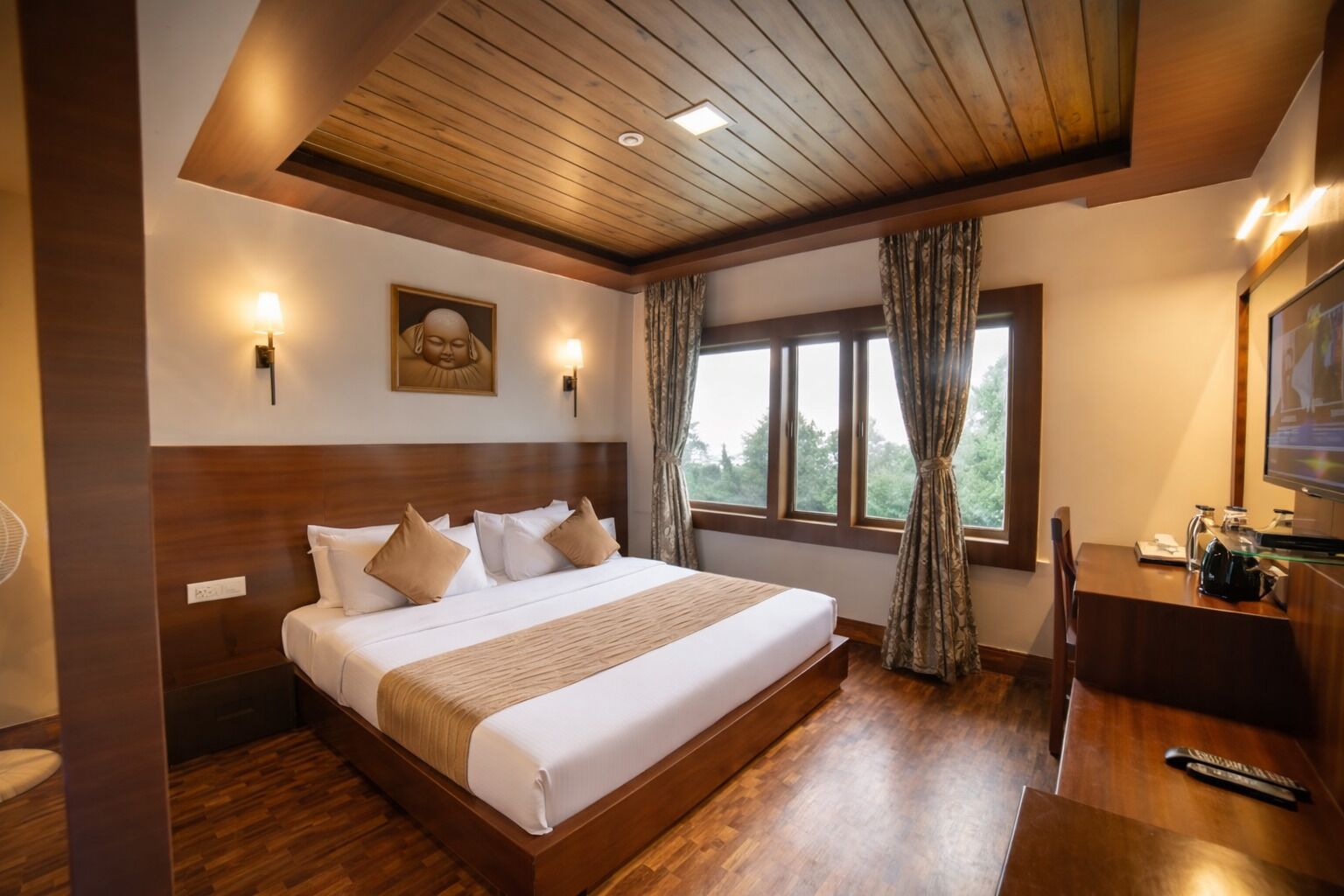 Estúdio luxo | Roupas de cama premium, cofres nos quartos, escrivaninha